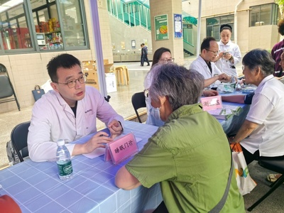 校醫(yī)院與南京鼓樓醫(yī)院共建義診活動(dòng)圓滿舉行，共筑校園健康防線